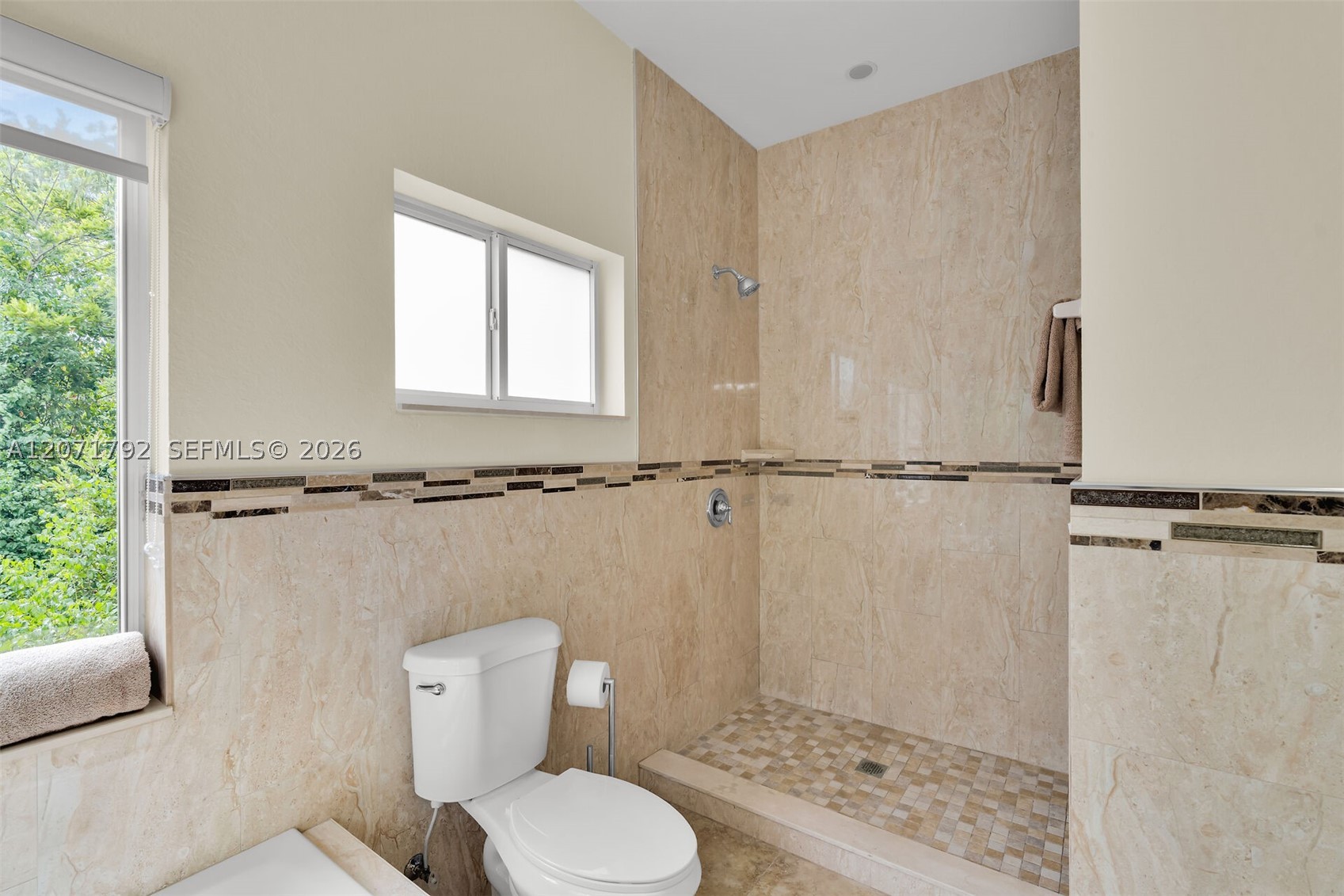 30 Seagate Blvd Property Photo 8