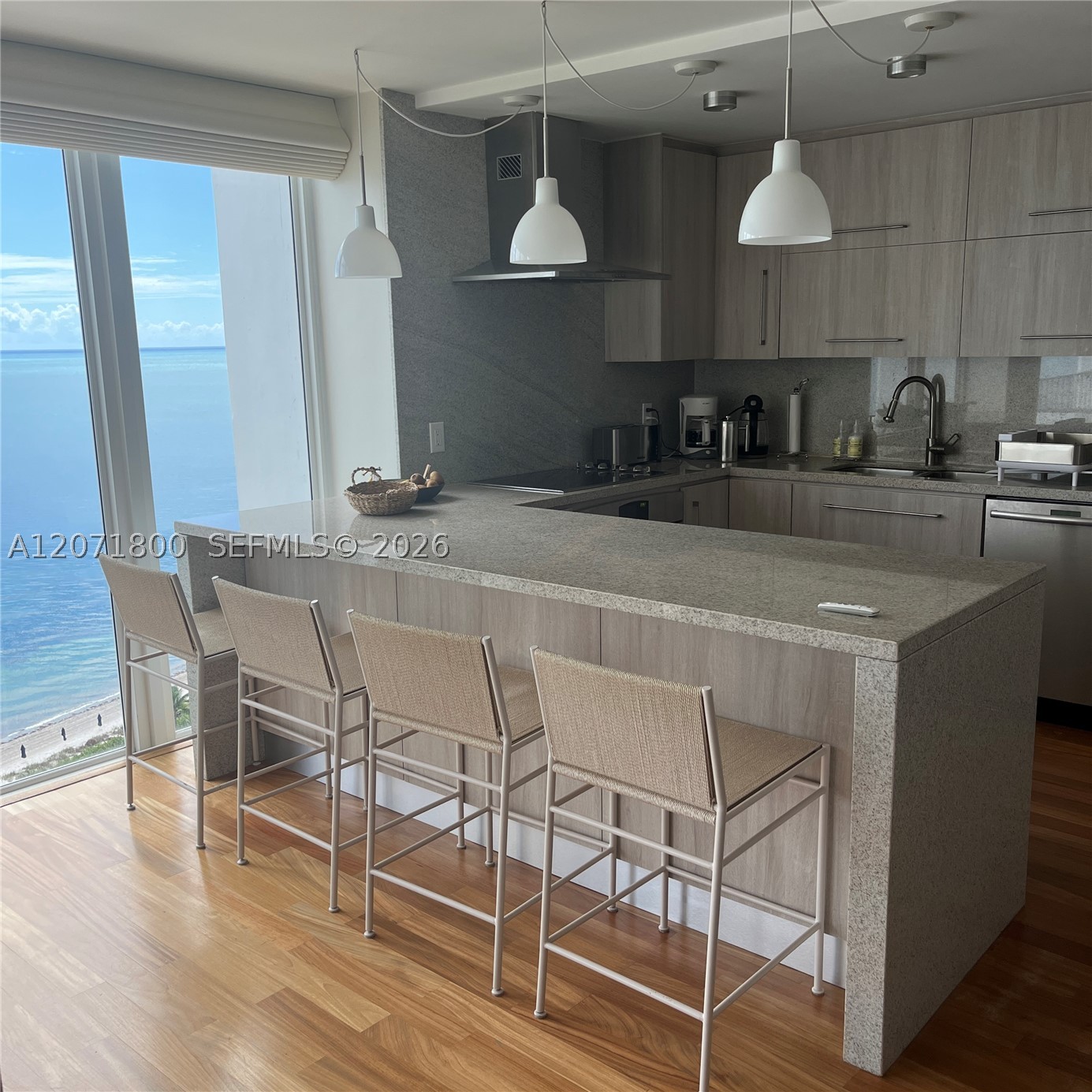 881 Ocean Dr 18b Property Photo 3
