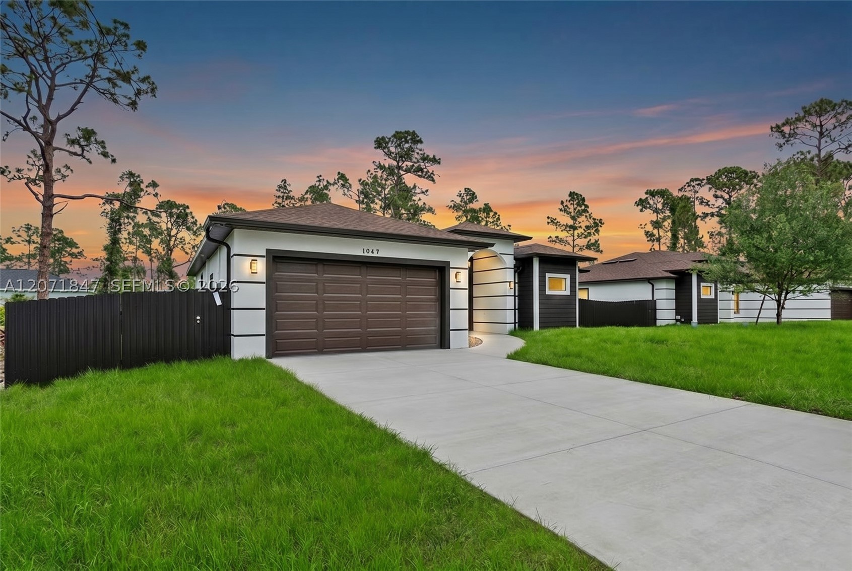 1047 Merry St Property Photo 2