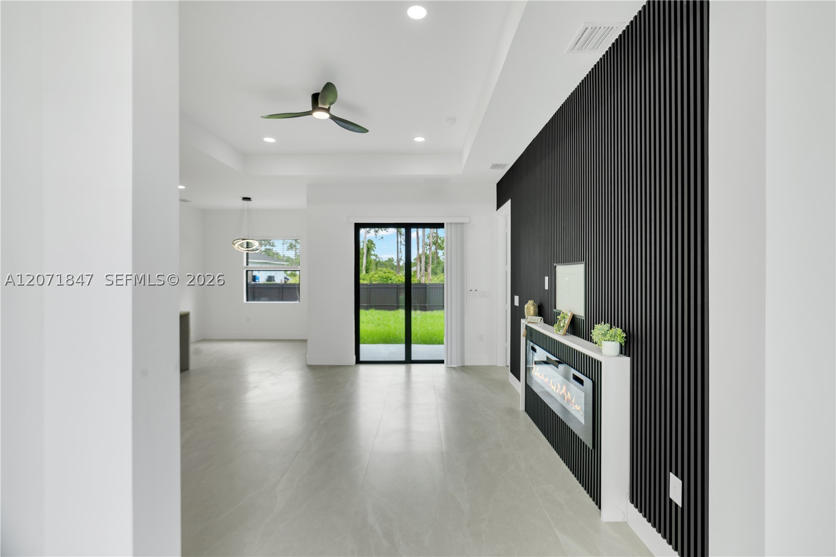 1047 Merry St Property Photo 3