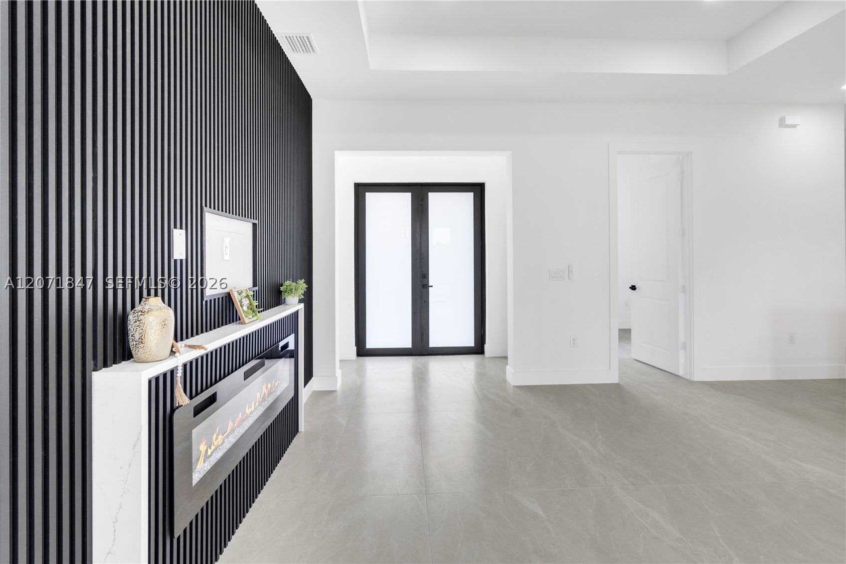 1047 Merry St Property Photo 4
