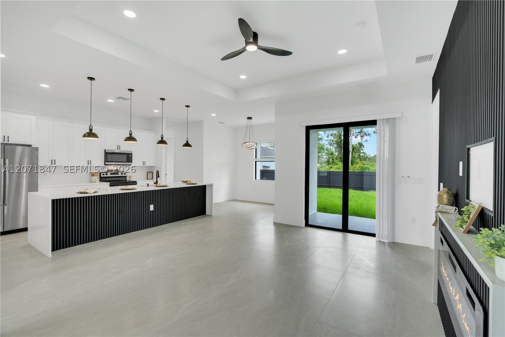 1047 Merry St Property Photo 6