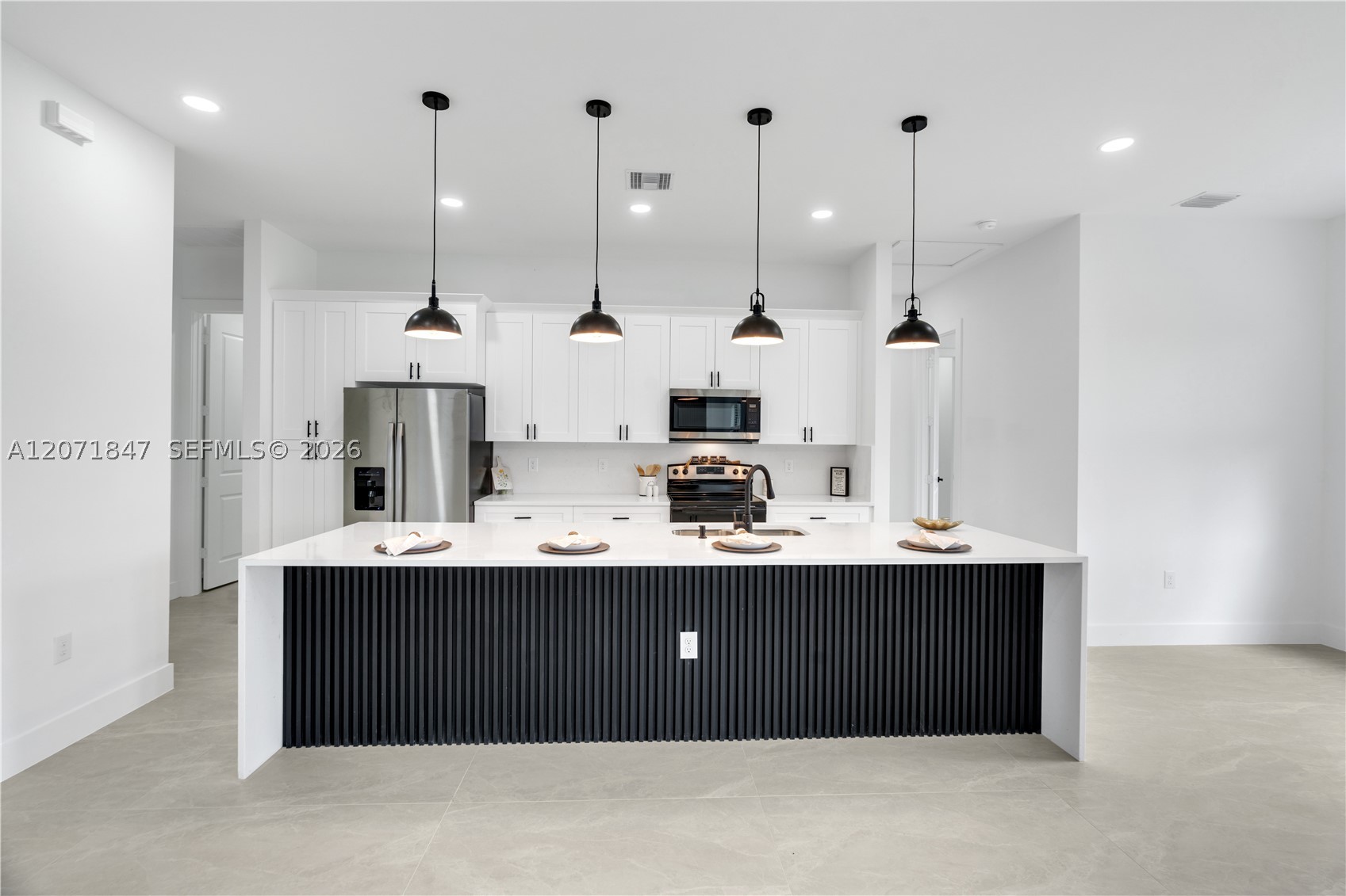 1047 Merry St Property Photo 12