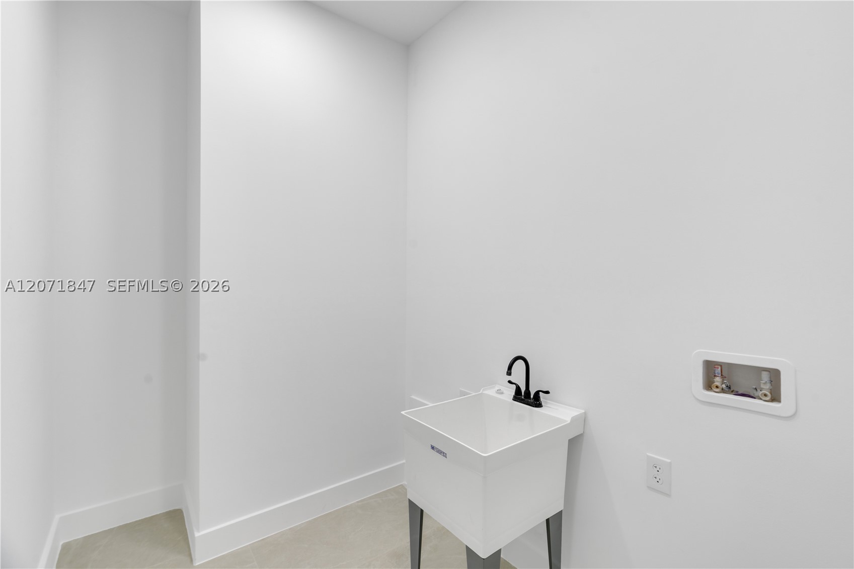 1047 Merry St Property Photo 18