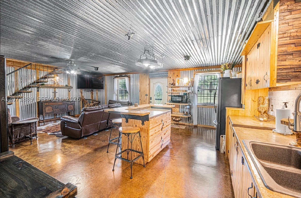 5263 Coy Burgess Loop Property Photo 9