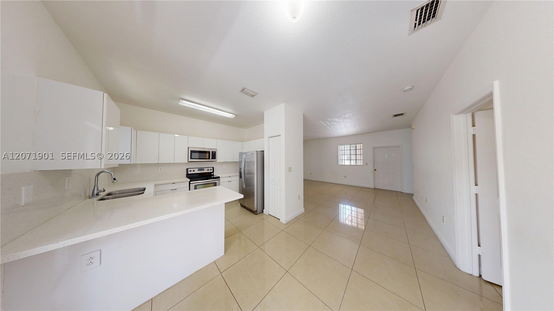 A12071901 Property Photo 2