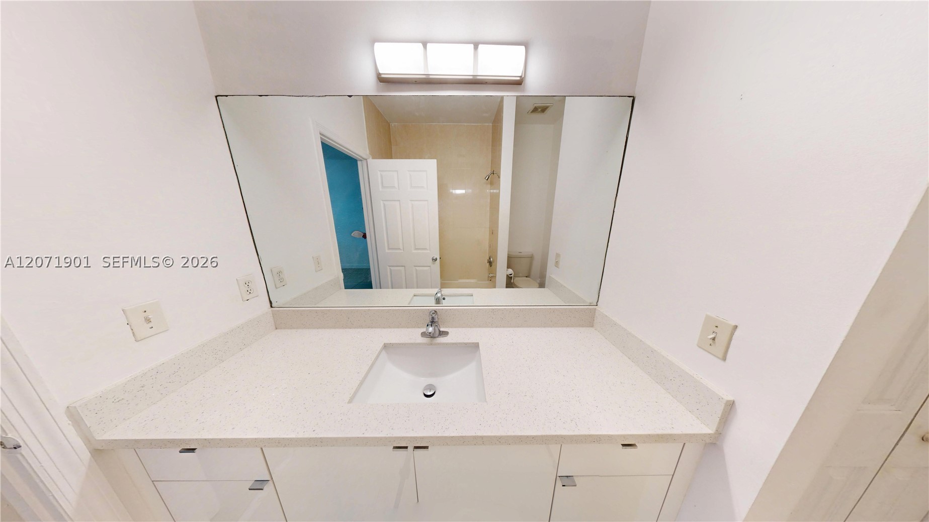 A12071901 Property Photo 12