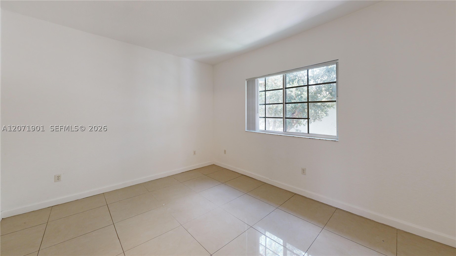 A12071901 Property Photo 19