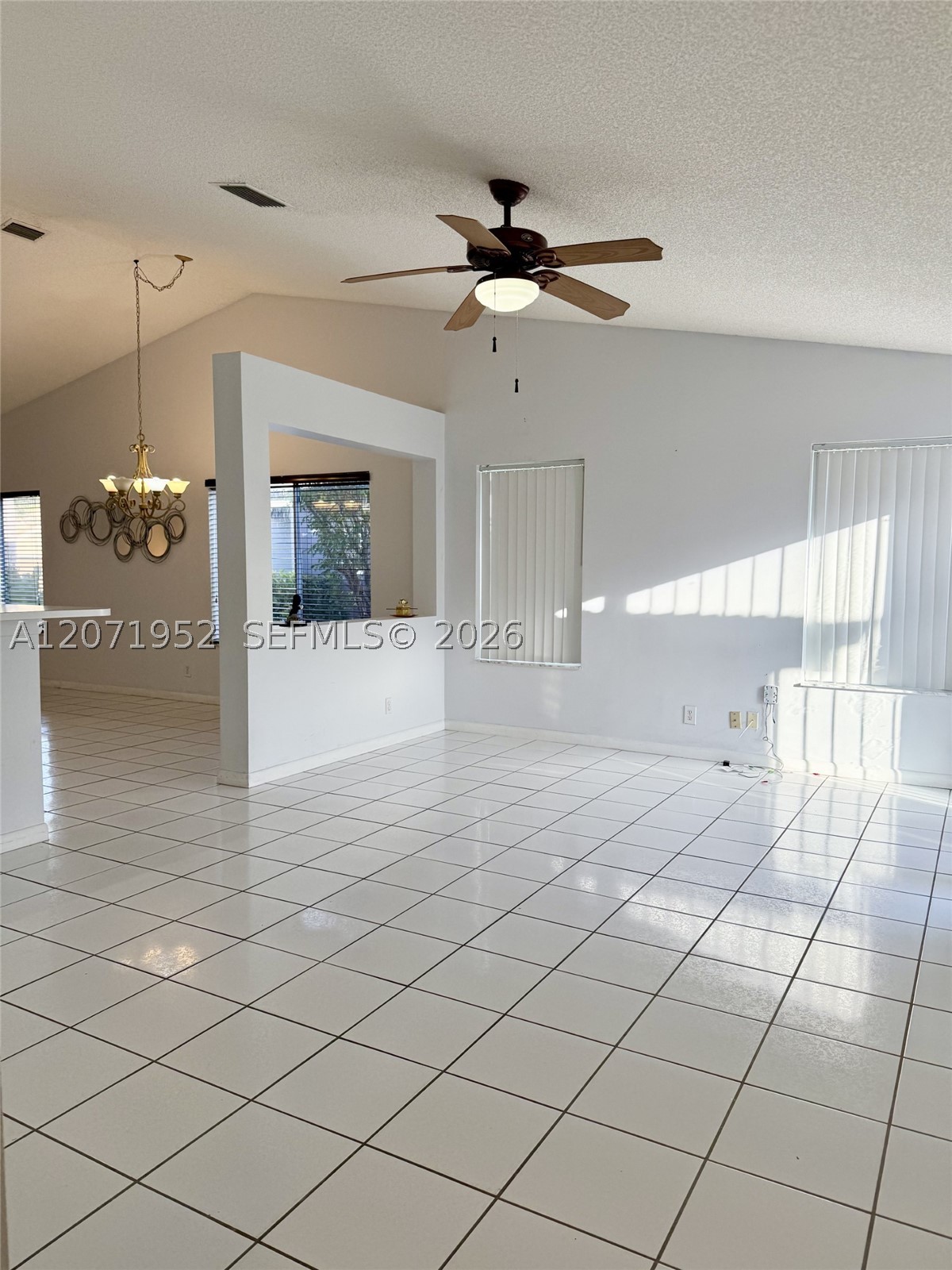 4340 Pine Ridge Ct Property Photo 4