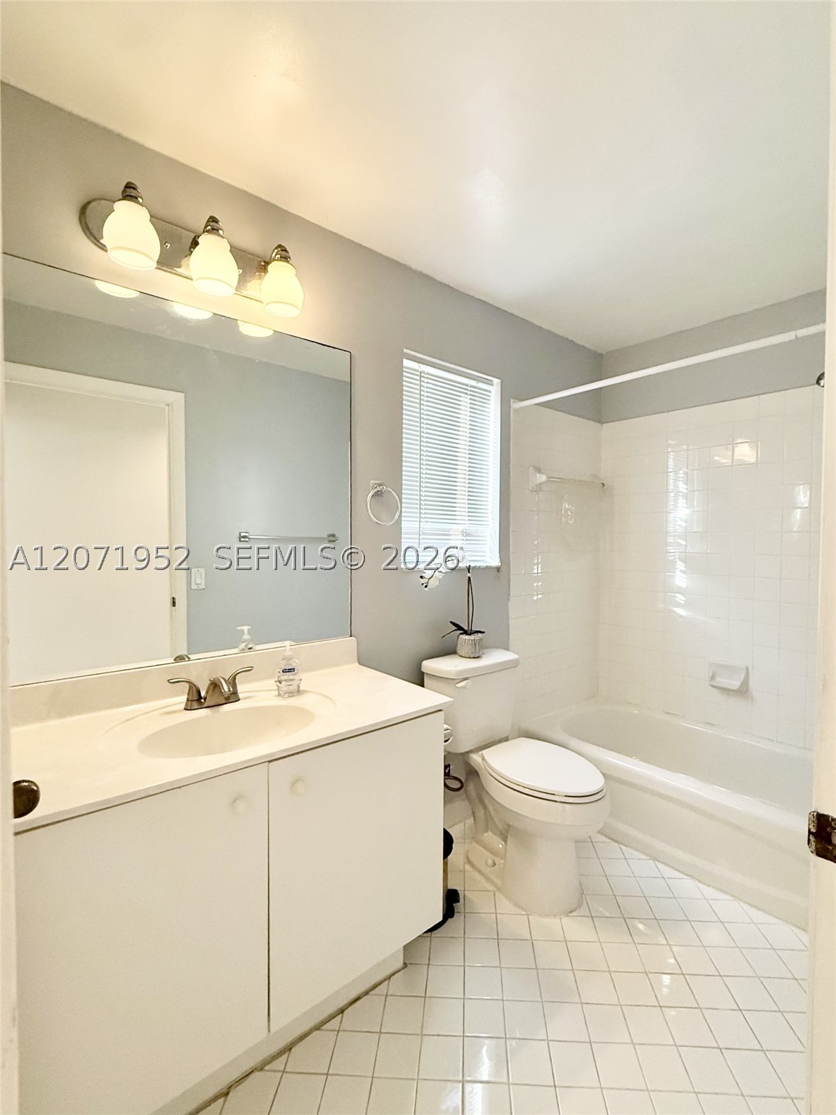 4340 Pine Ridge Ct Property Photo 7