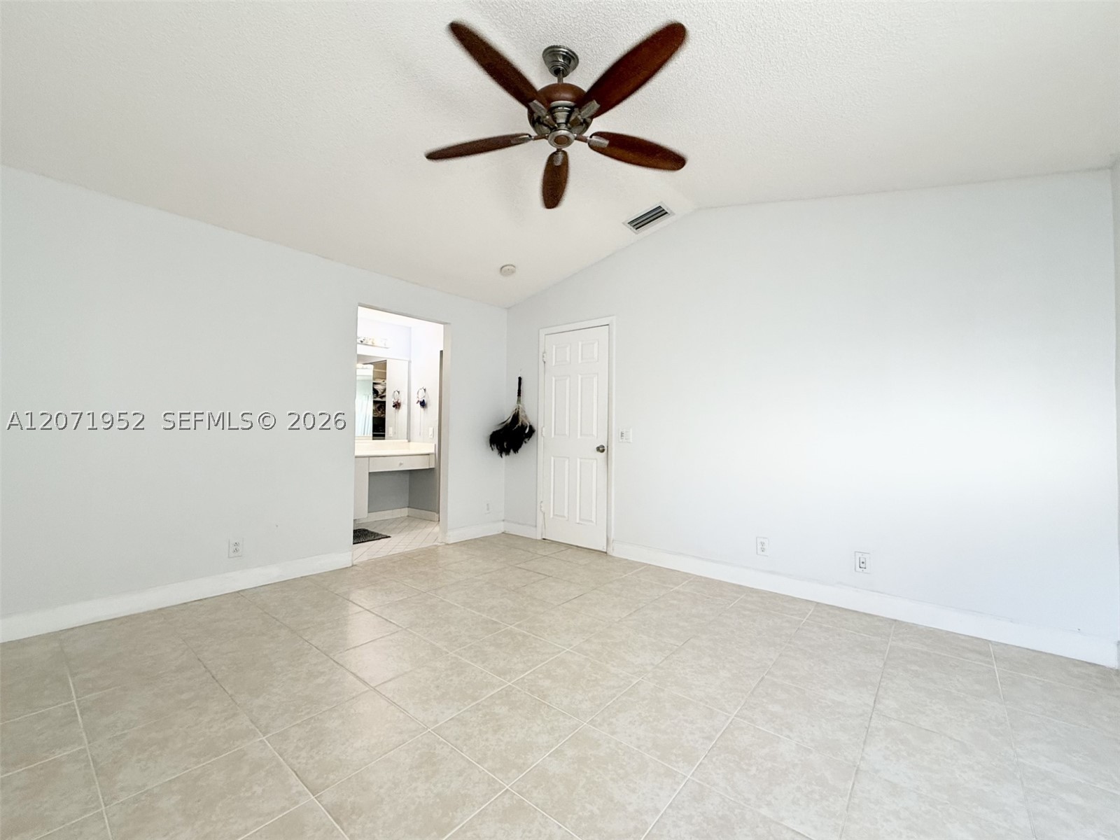 4340 Pine Ridge Ct Property Photo 9