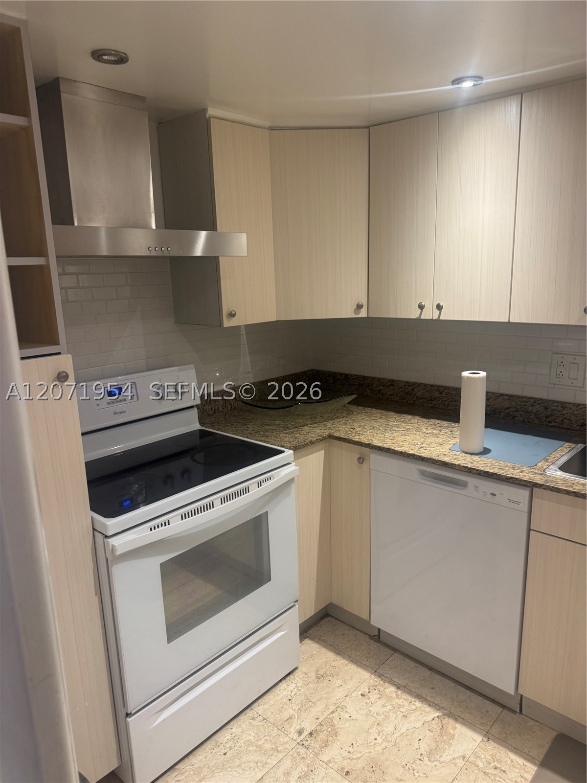 3740 Inverrary Dr 2q Property Photo 12