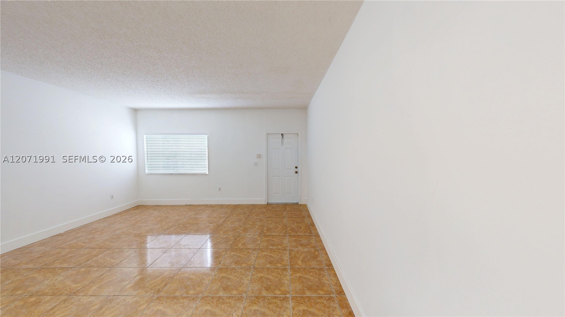 A12071991 Property Photo 5