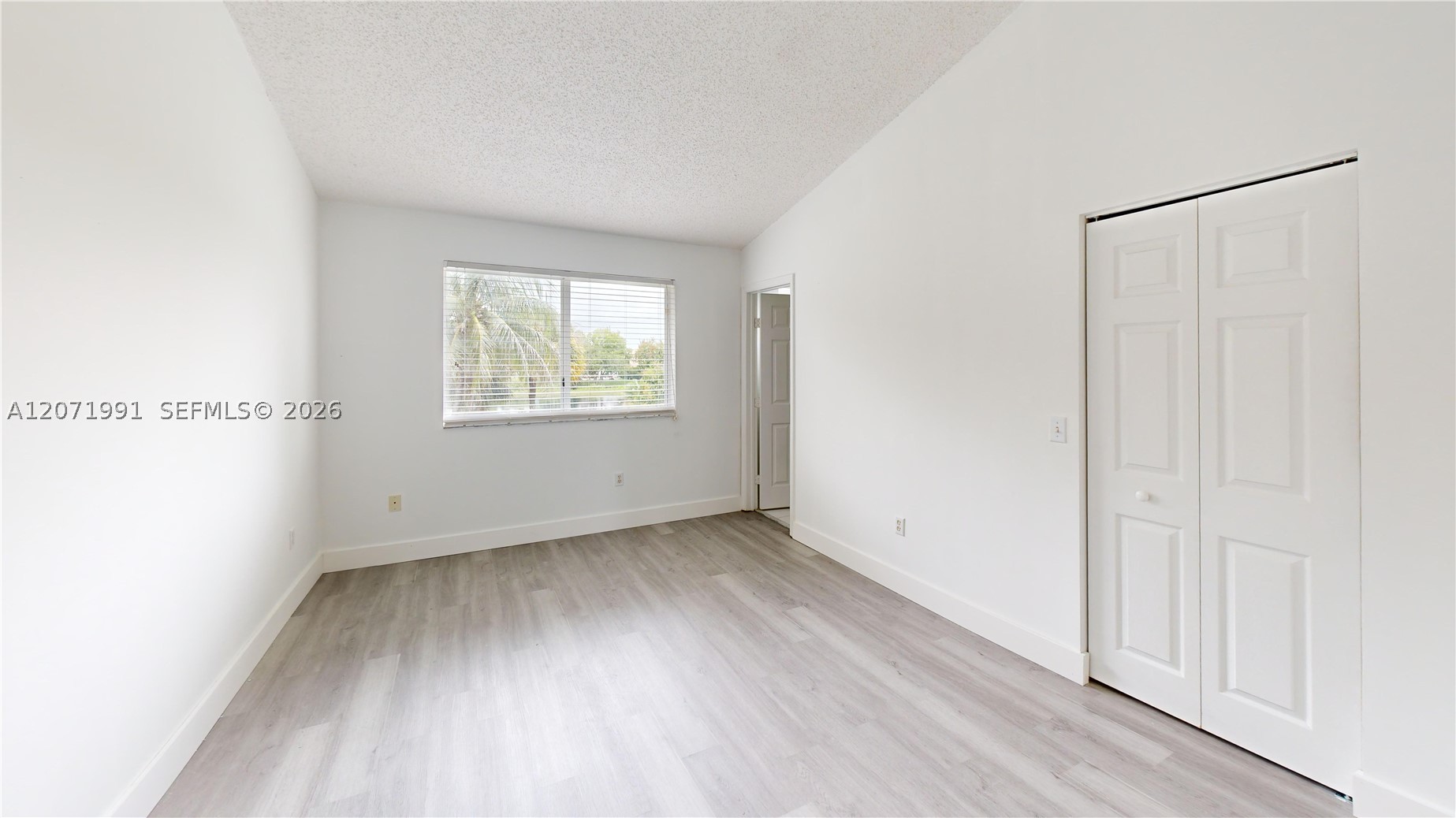 A12071991 Property Photo 9