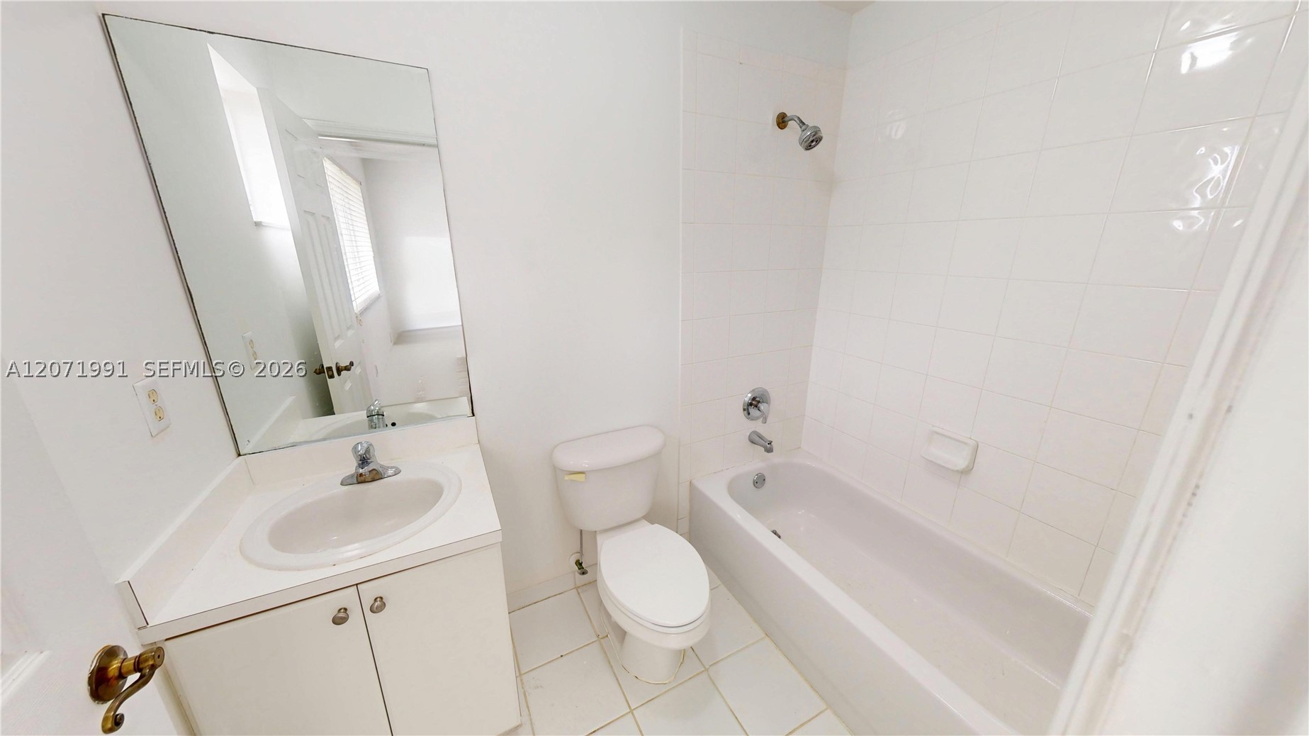 A12071991 Property Photo 12