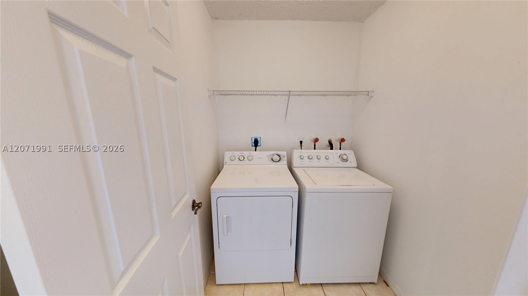 A12071991 Property Photo 14