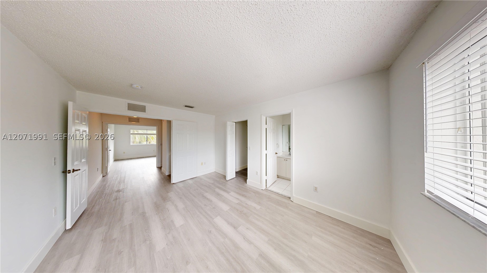 A12071991 Property Photo 16