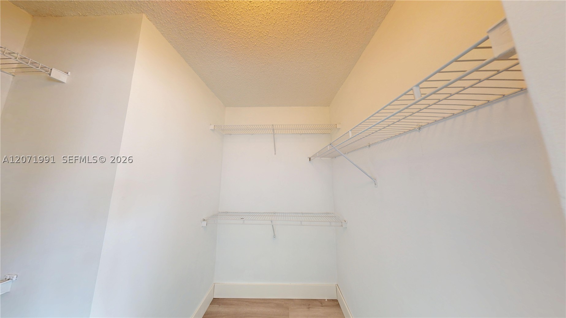 A12071991 Property Photo 17