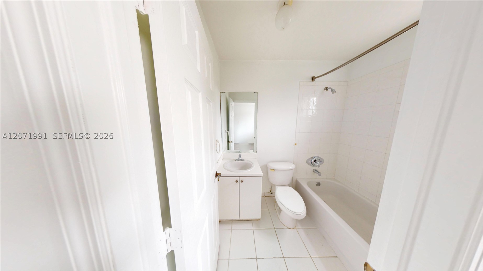 A12071991 Property Photo 18