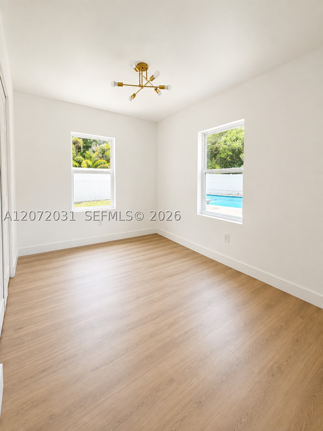1870 Ne 154th Ter Property Photo 6