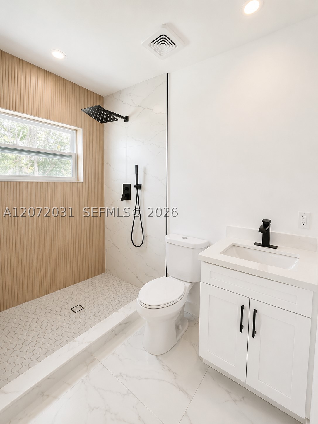 1870 Ne 154th Ter Property Photo 7