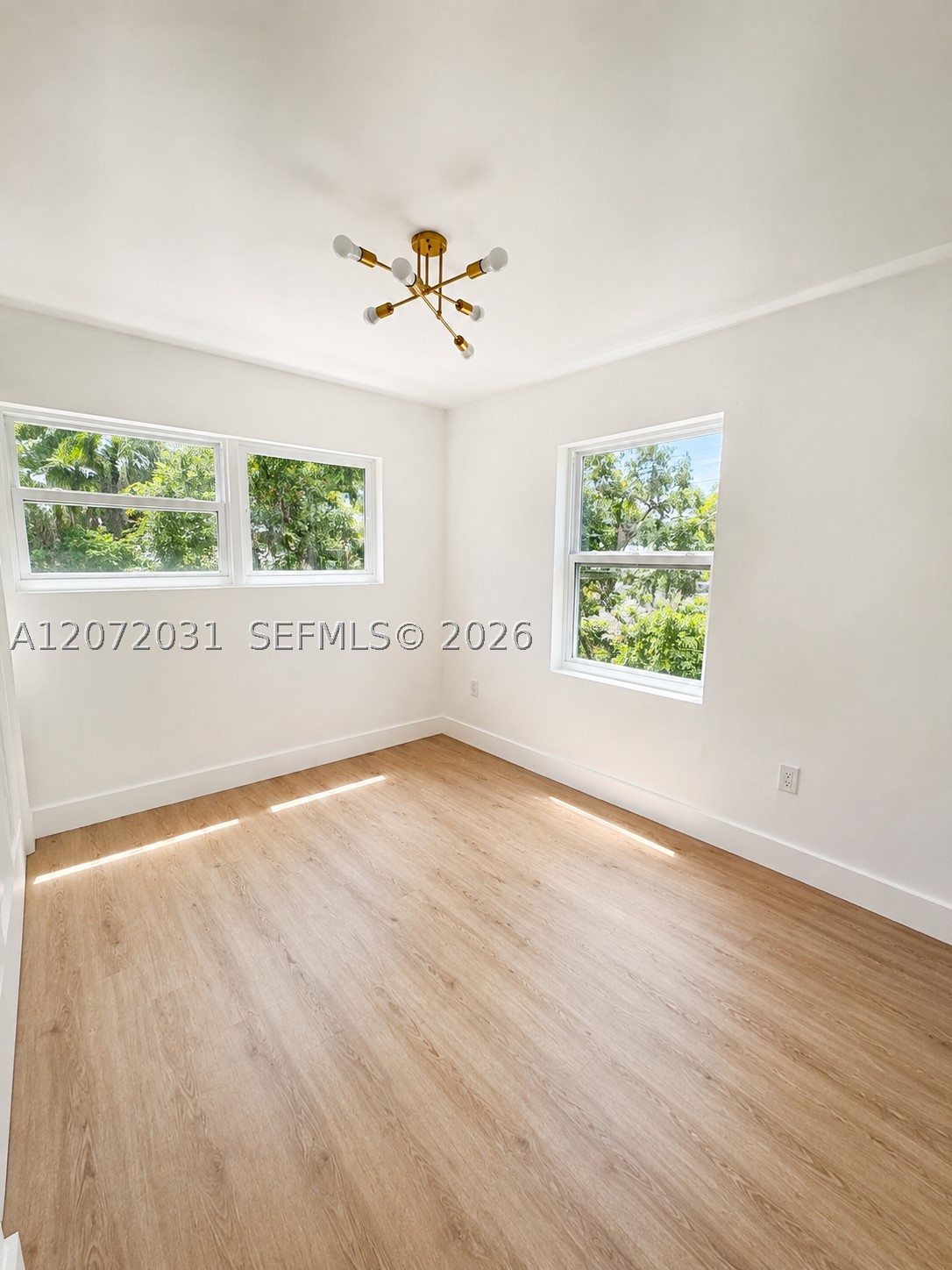 1870 Ne 154th Ter Property Photo 8