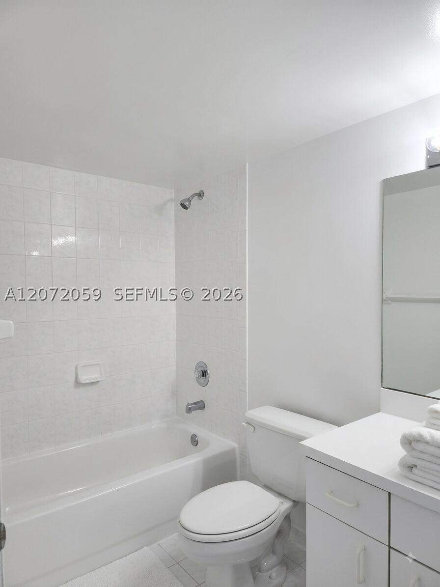1688 West Ave 506 Property Photo 11