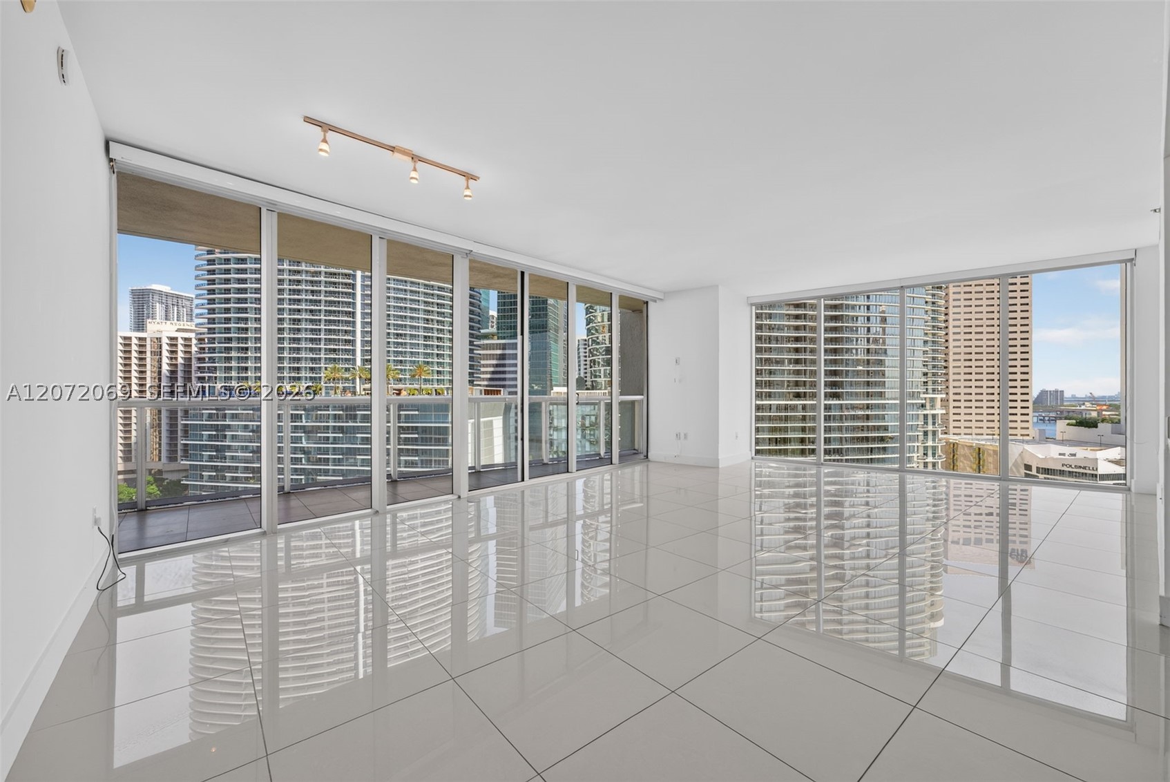 465 Brickell Ave 1602 Property Photo 3