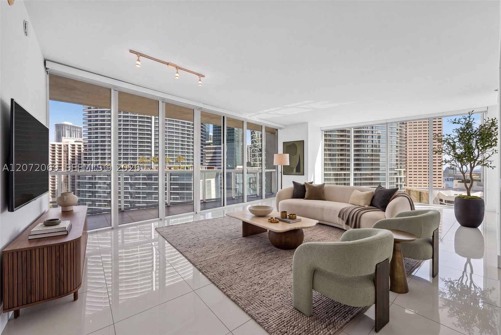 465 Brickell Ave 1602 Property Photo 4