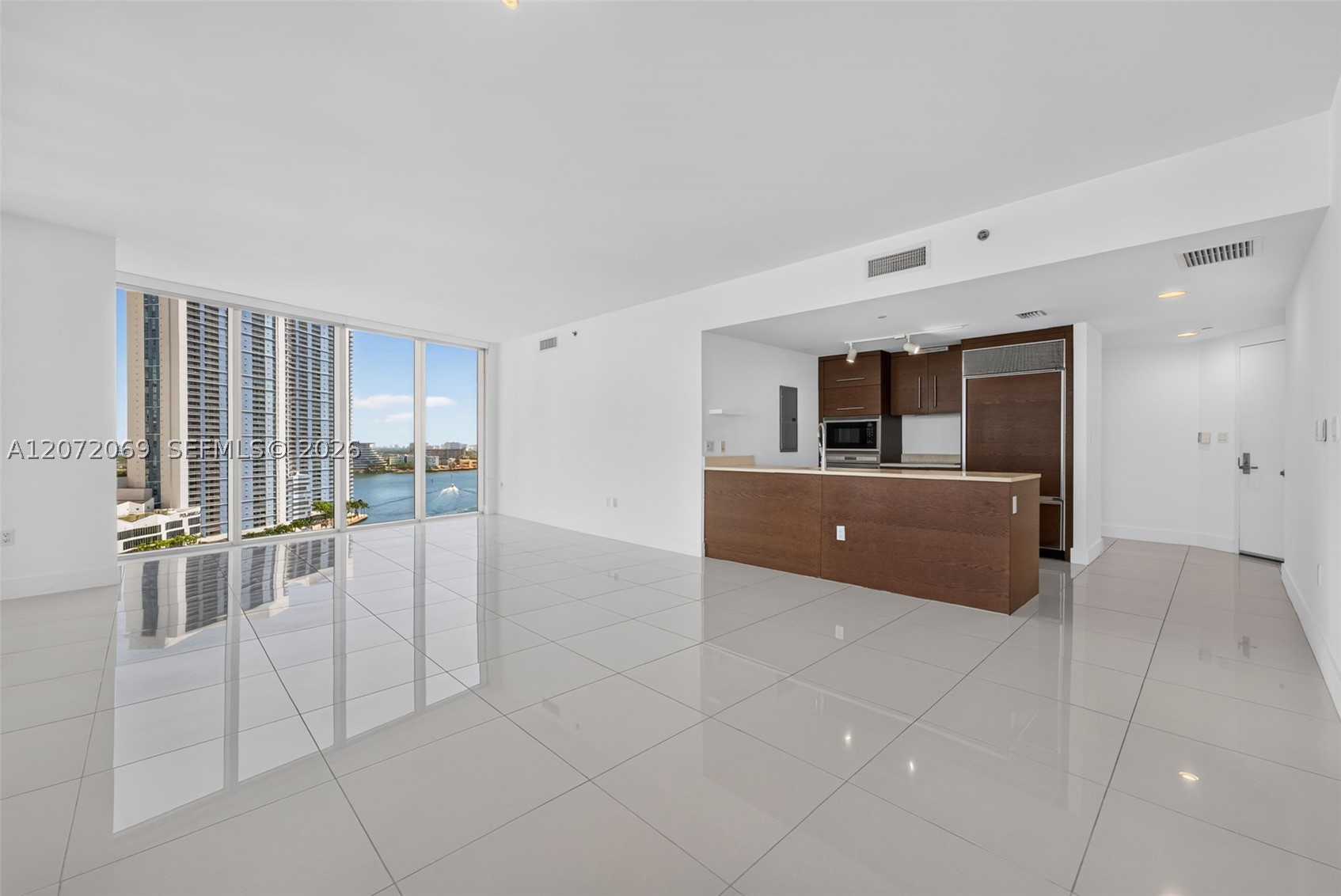 465 Brickell Ave 1602 Property Photo 5