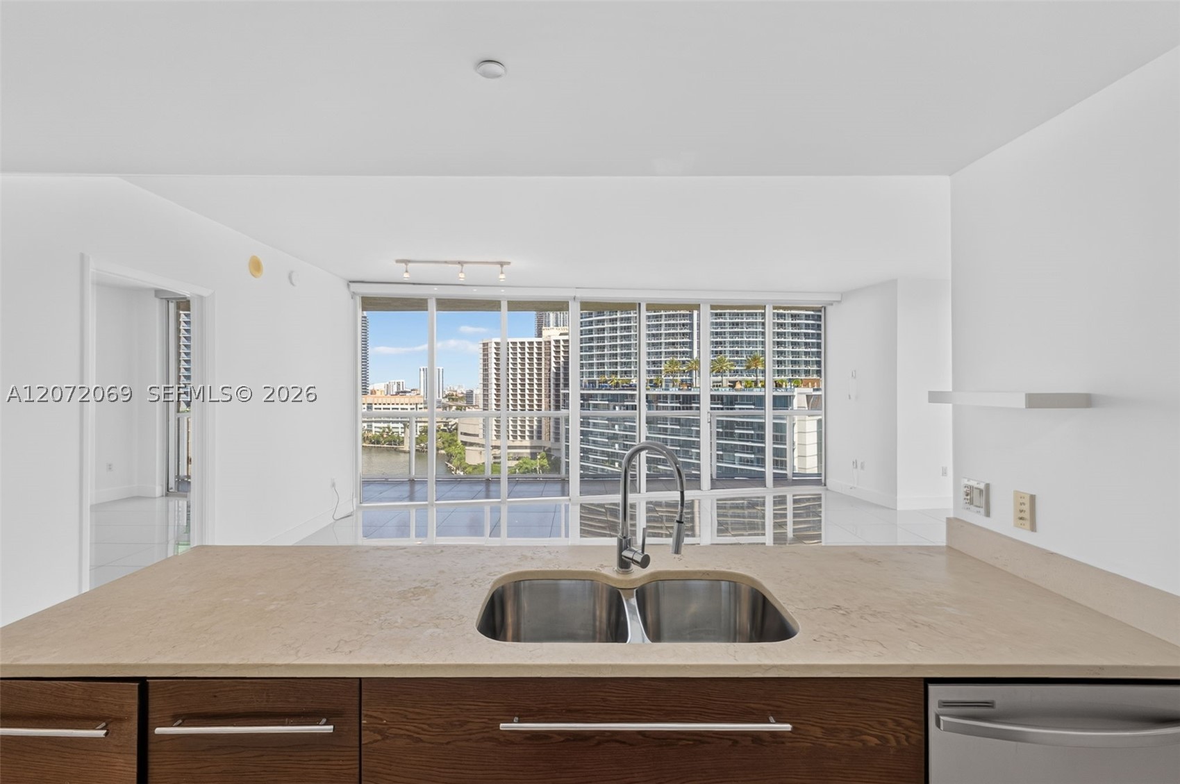 465 Brickell Ave 1602 Property Photo 8
