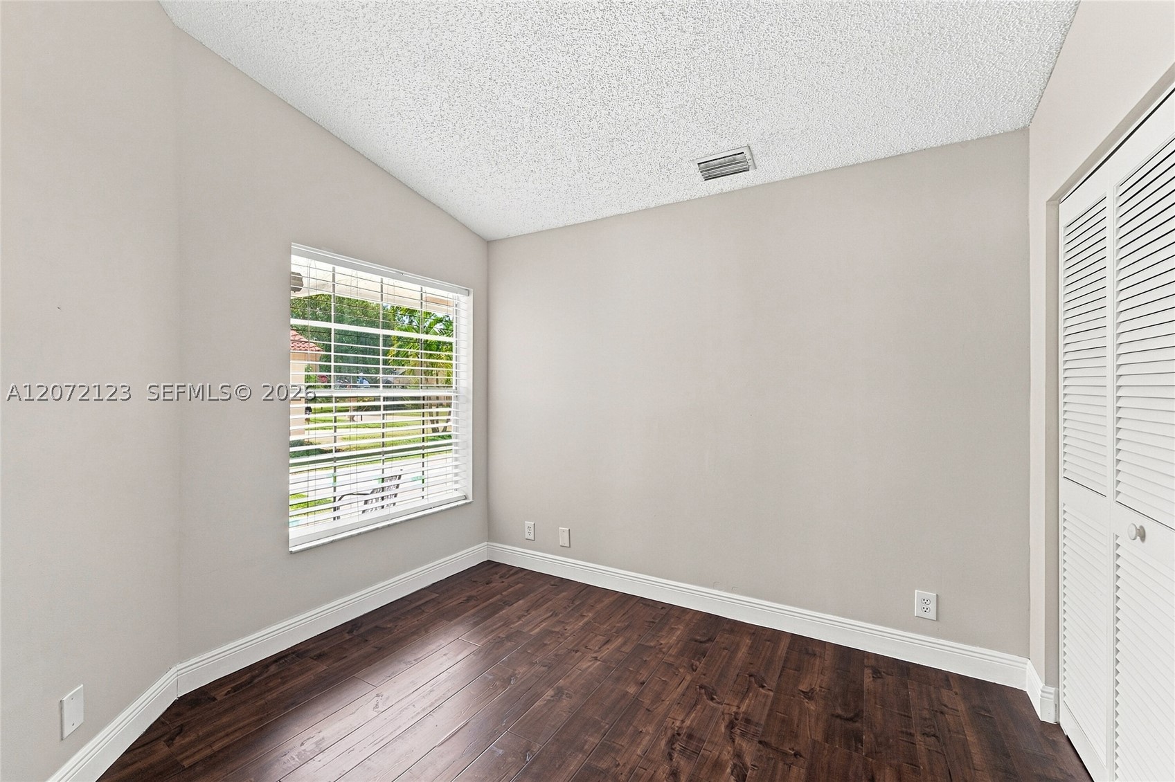10425 Nw 9th Mnr Property Photo 13