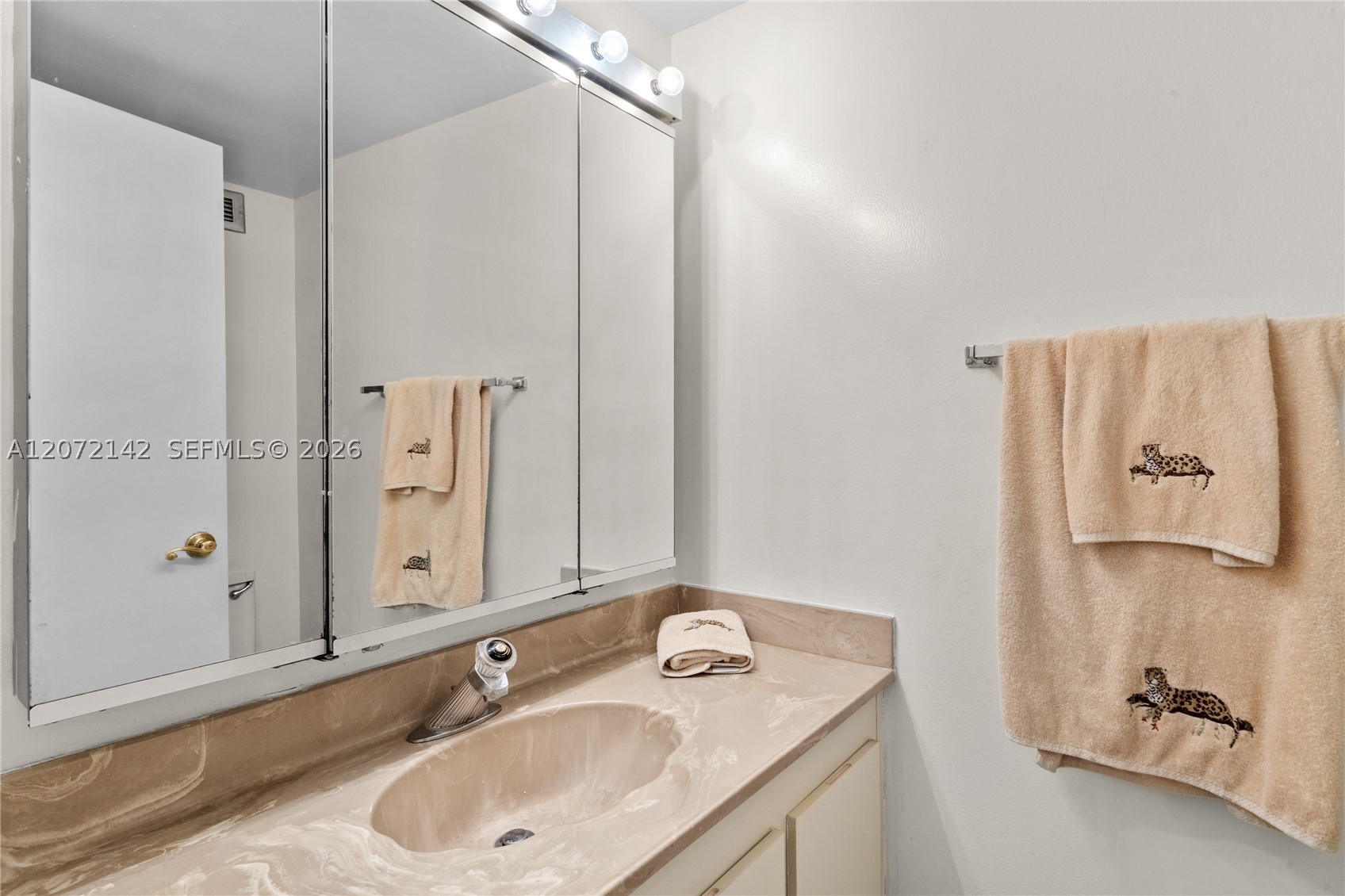 2500 Parkview Dr 1004 Property Photo 18