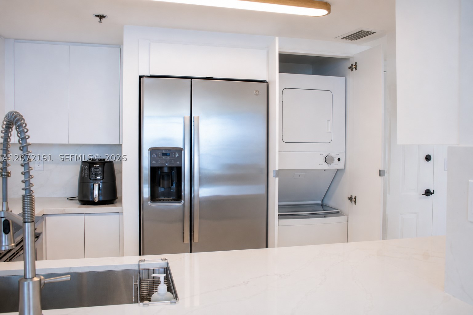 540 Brickell Key Dr 1101 Property Photo 8