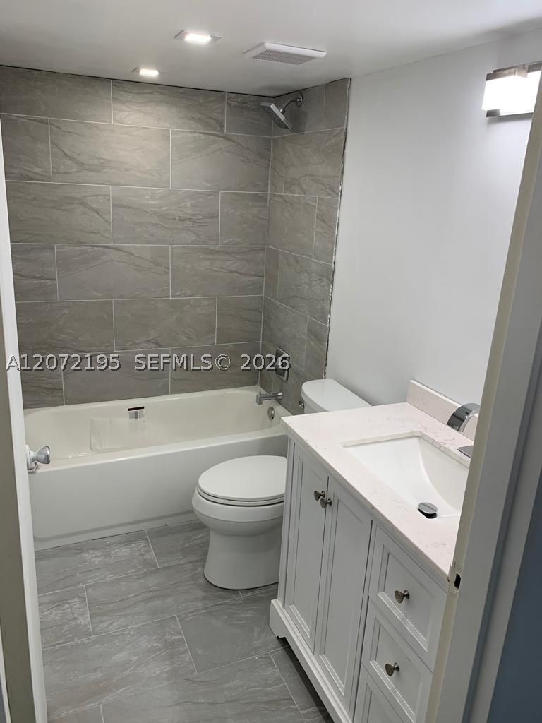 1035 West Ave 803 Property Photo 7