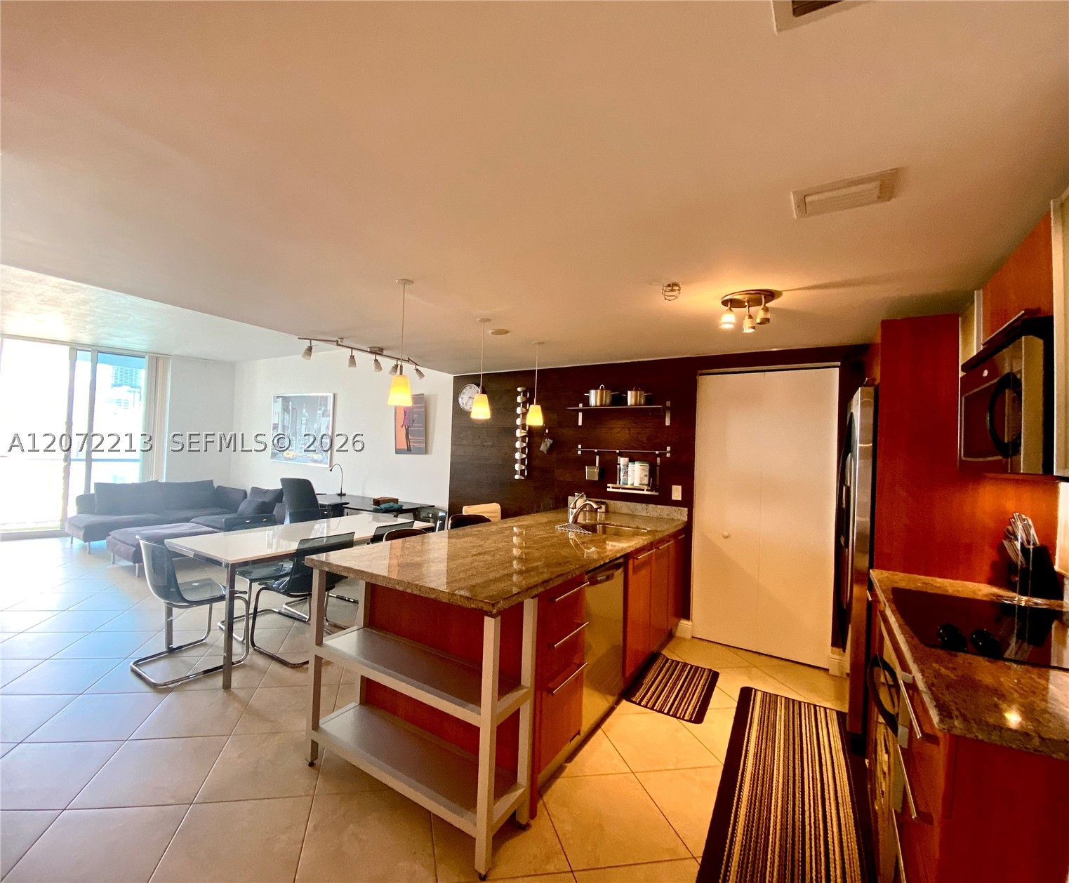 185 Sw 7th St 1607 Property Photo 2