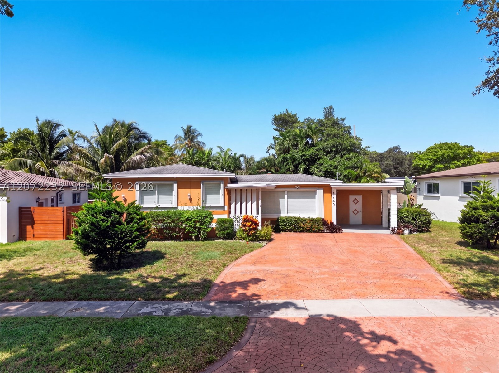 12140 NE Miami Ct Property Photo 1