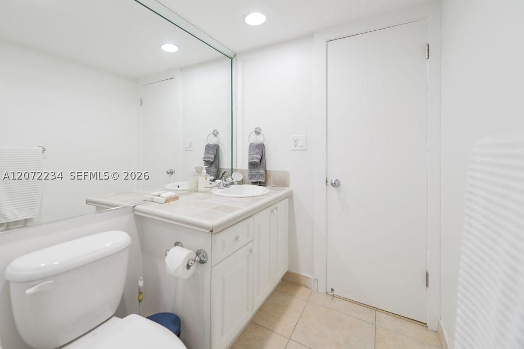 1121 Crandon Blvd D206 Property Photo 16