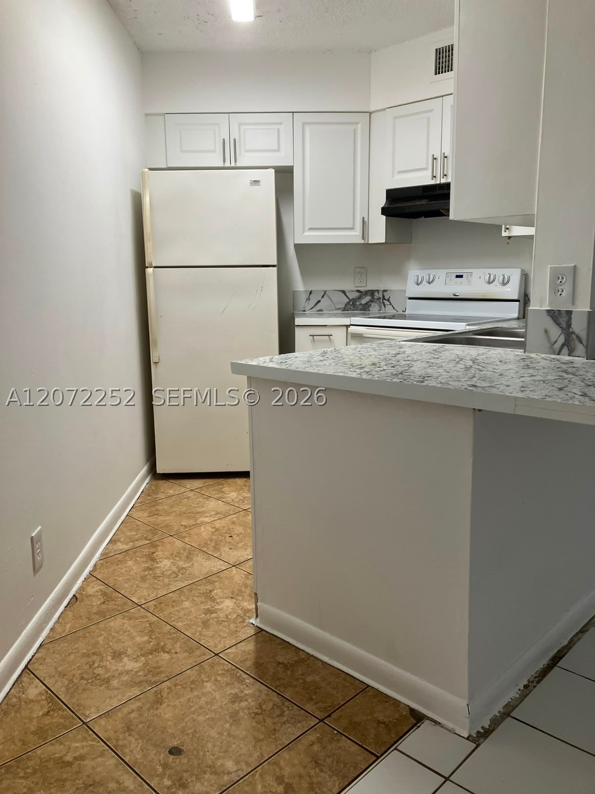 213 Lake Pointe Dr 112 Property Photo 2