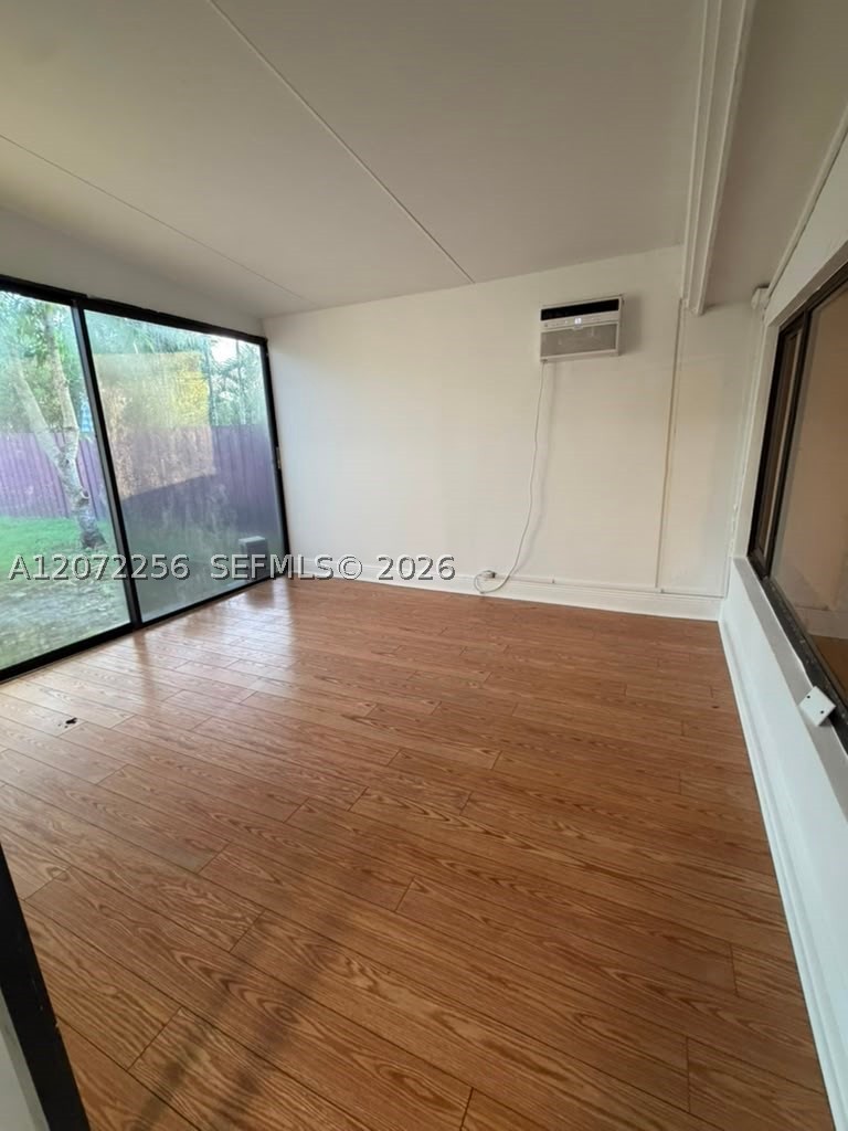 3161 Riverland Rd Property Photo 13