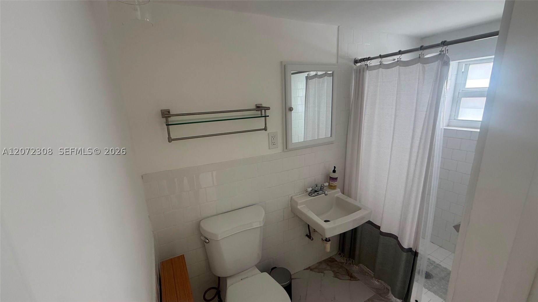 52 Ne 51st St Property Photo 4