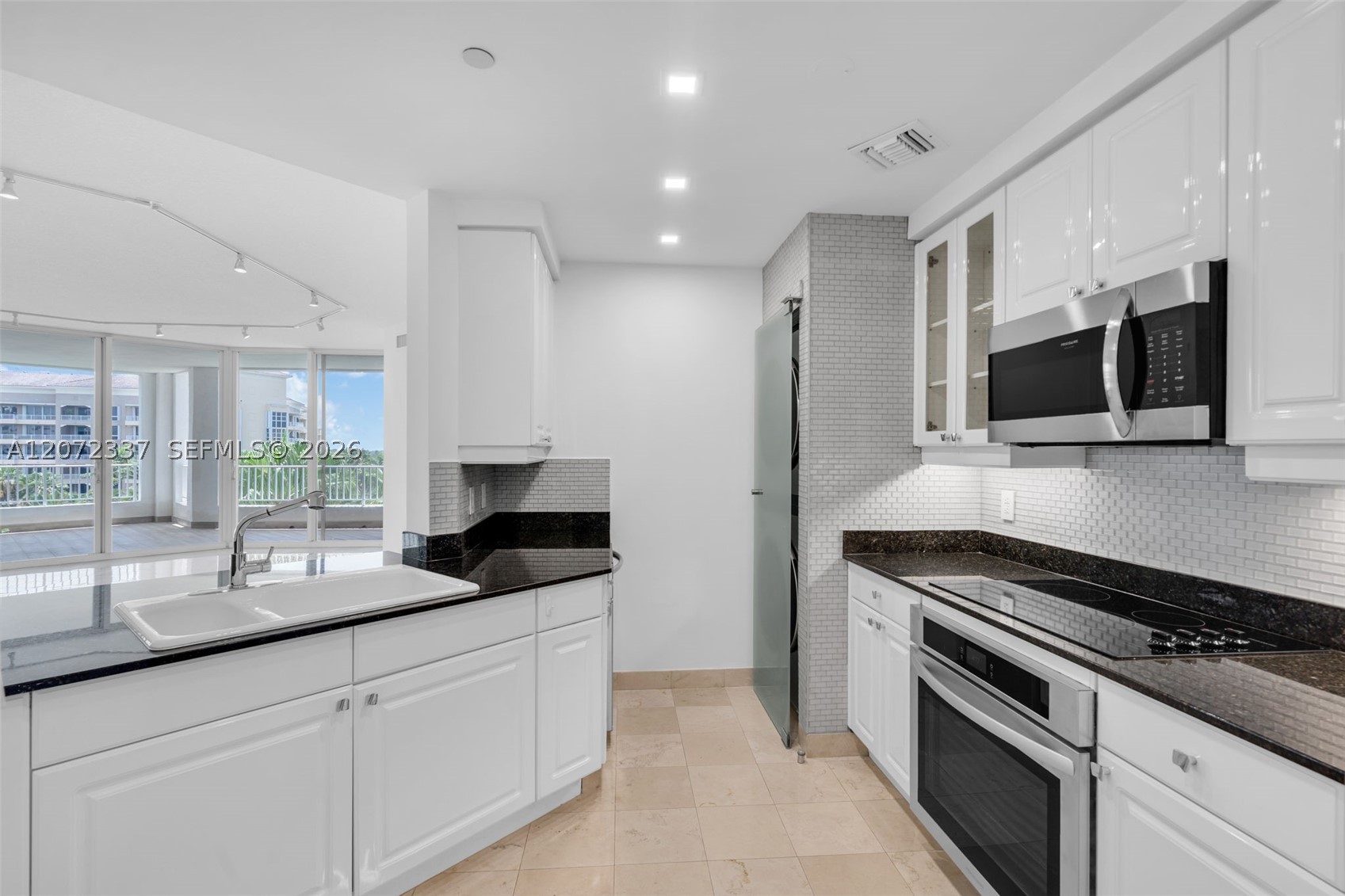 715 Crandon Blvd Ph-5 Property Photo 3