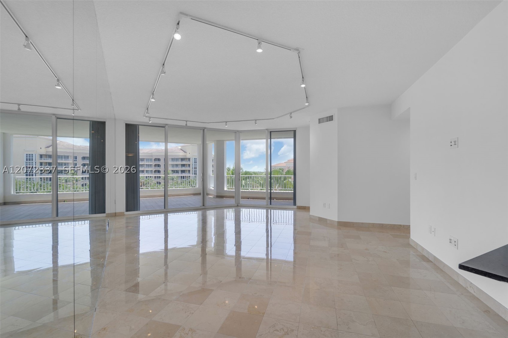 715 Crandon Blvd Ph-5 Property Photo 5