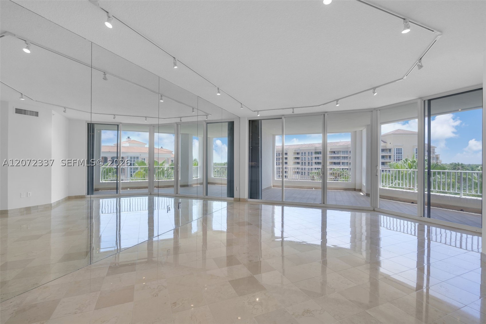 715 Crandon Blvd Ph-5 Property Photo 6