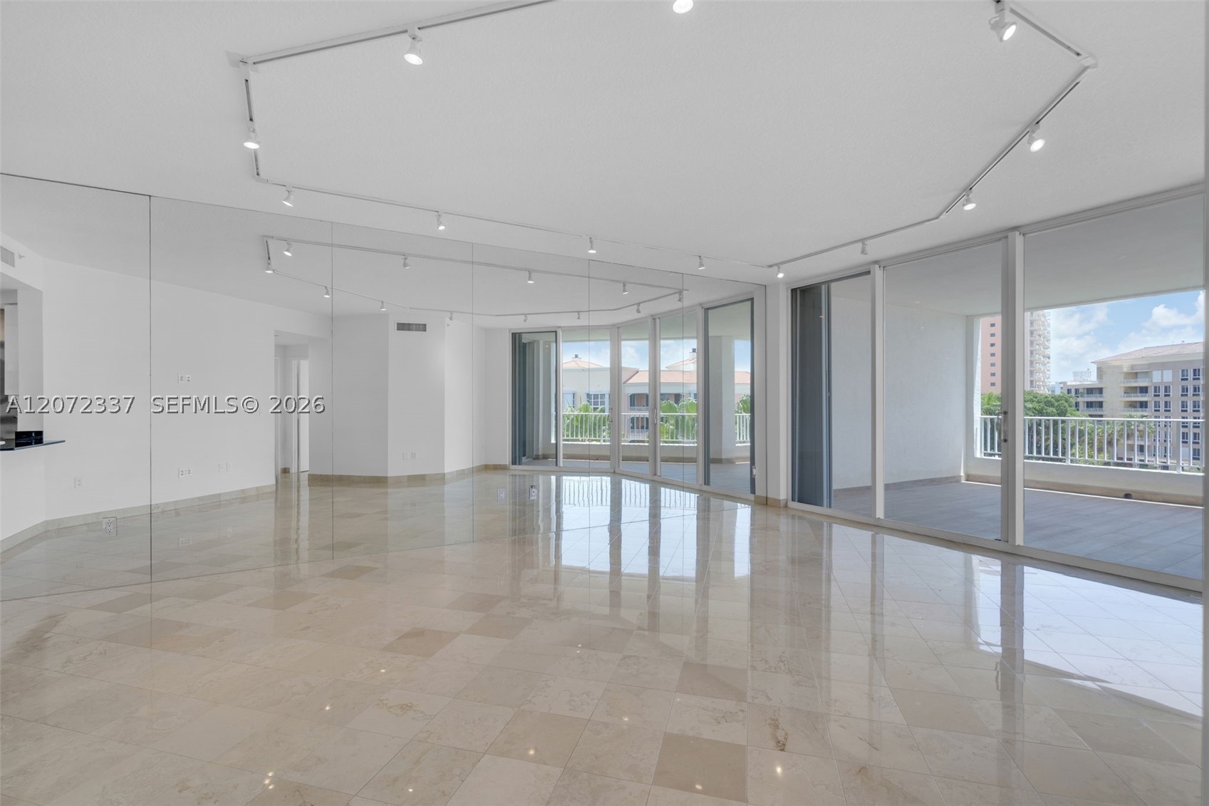 715 Crandon Blvd Ph-5 Property Photo 7