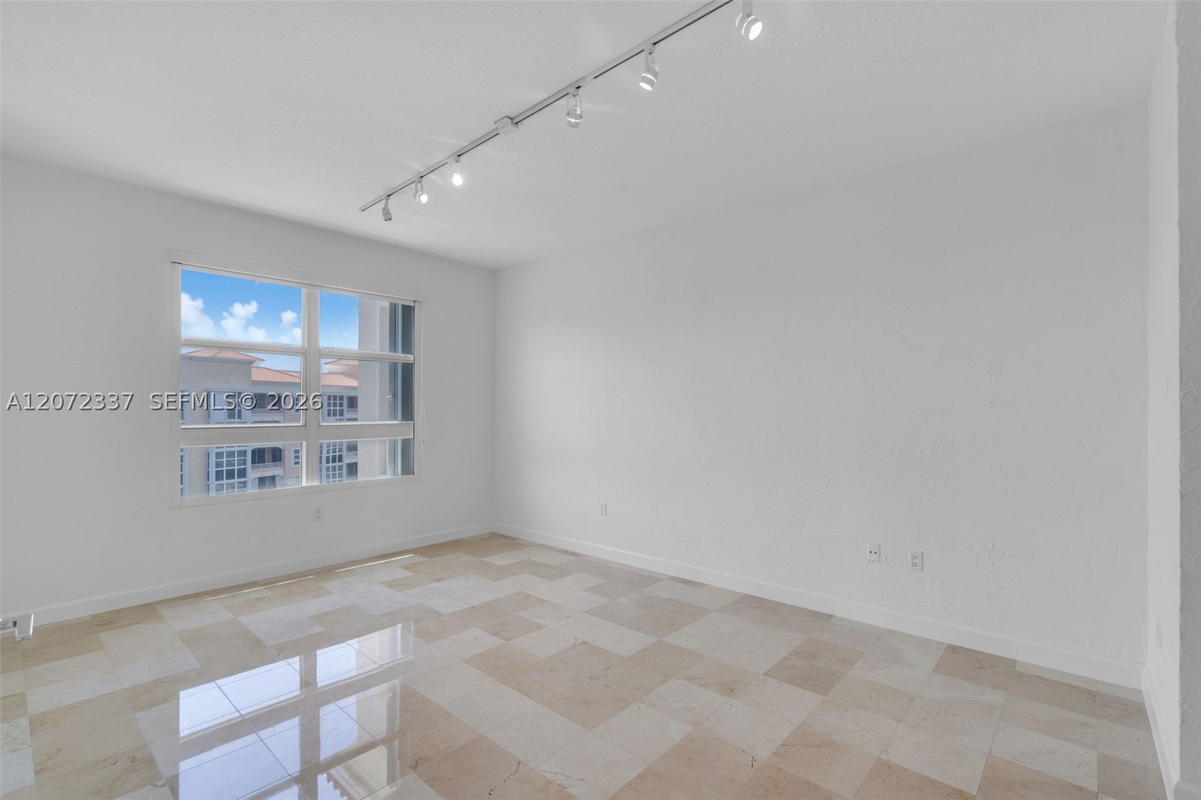 715 Crandon Blvd Ph-5 Property Photo 12