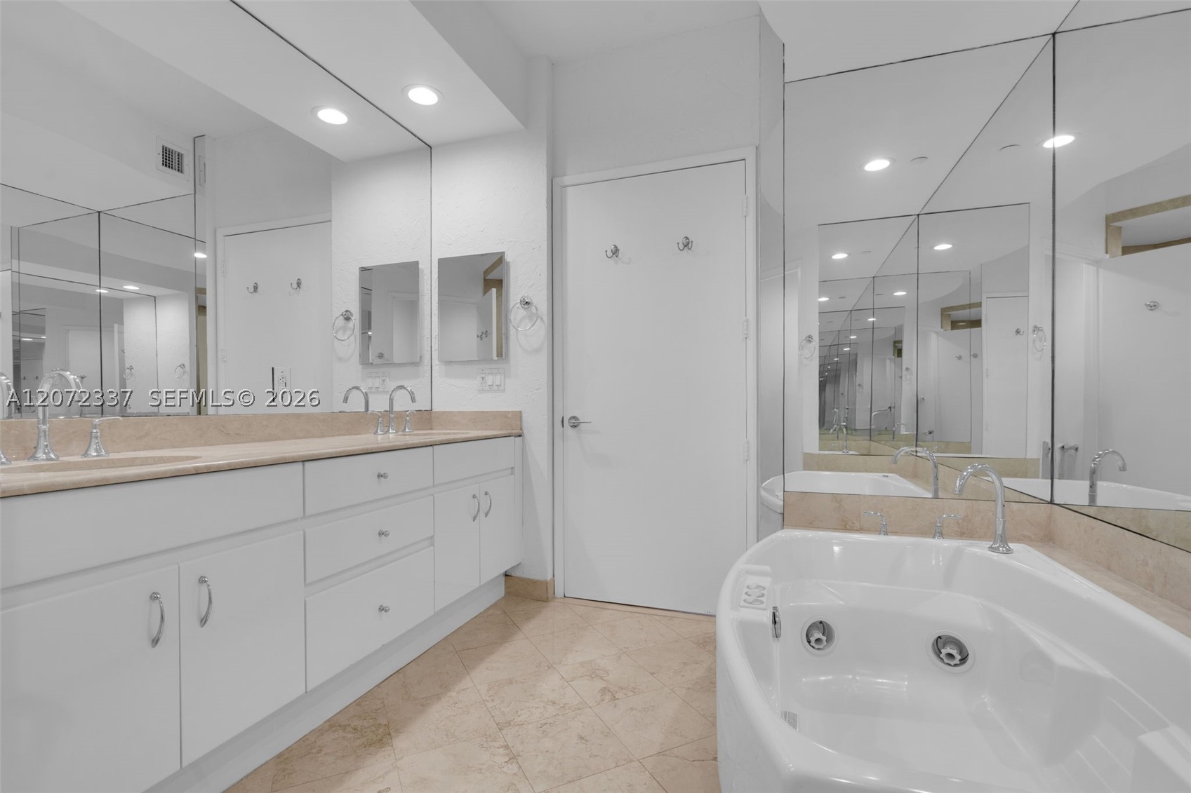 715 Crandon Blvd Ph-5 Property Photo 17