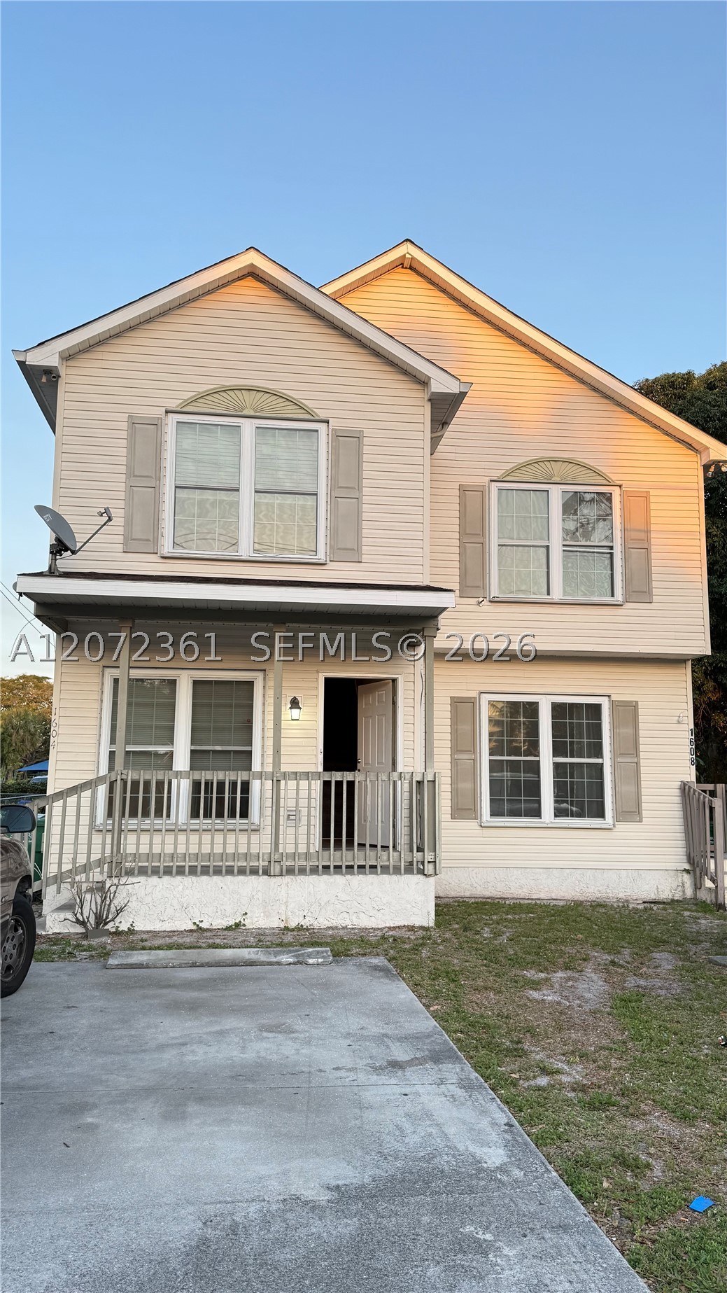 1600 SW 44th Ave Property Photo 1