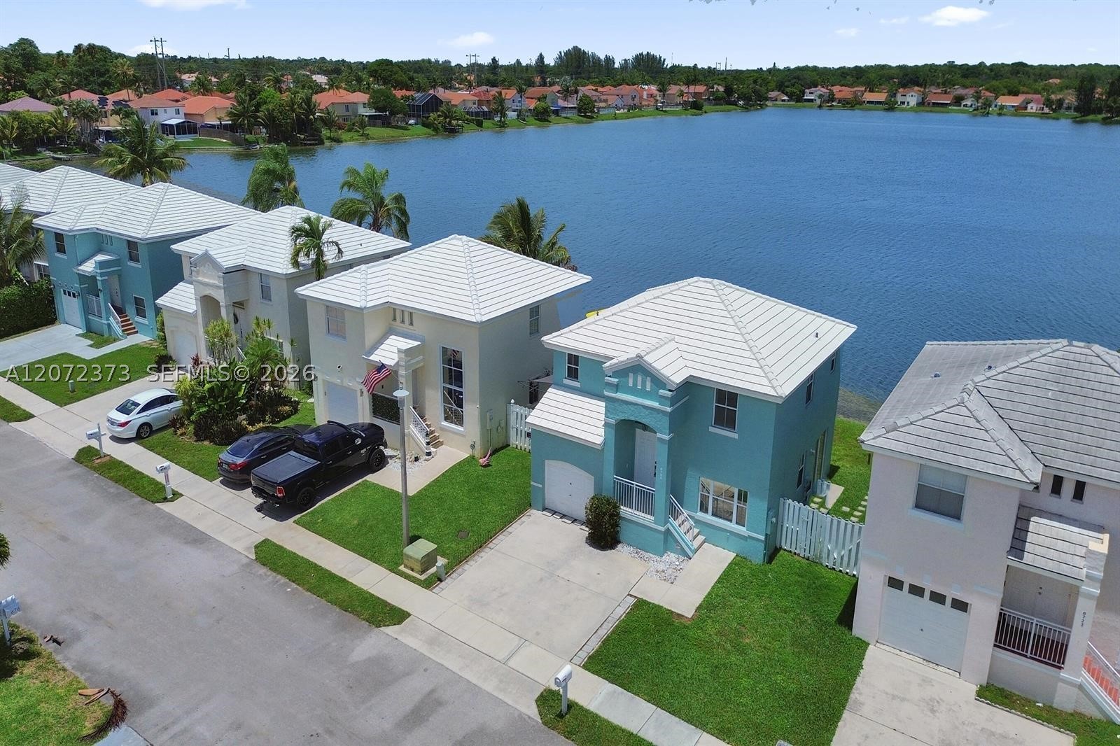 6733 Bayfront Dr Property Photo 2