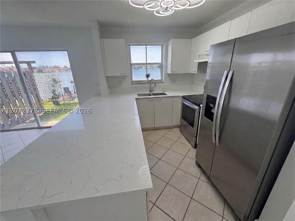 6733 Bayfront Dr Property Photo 3